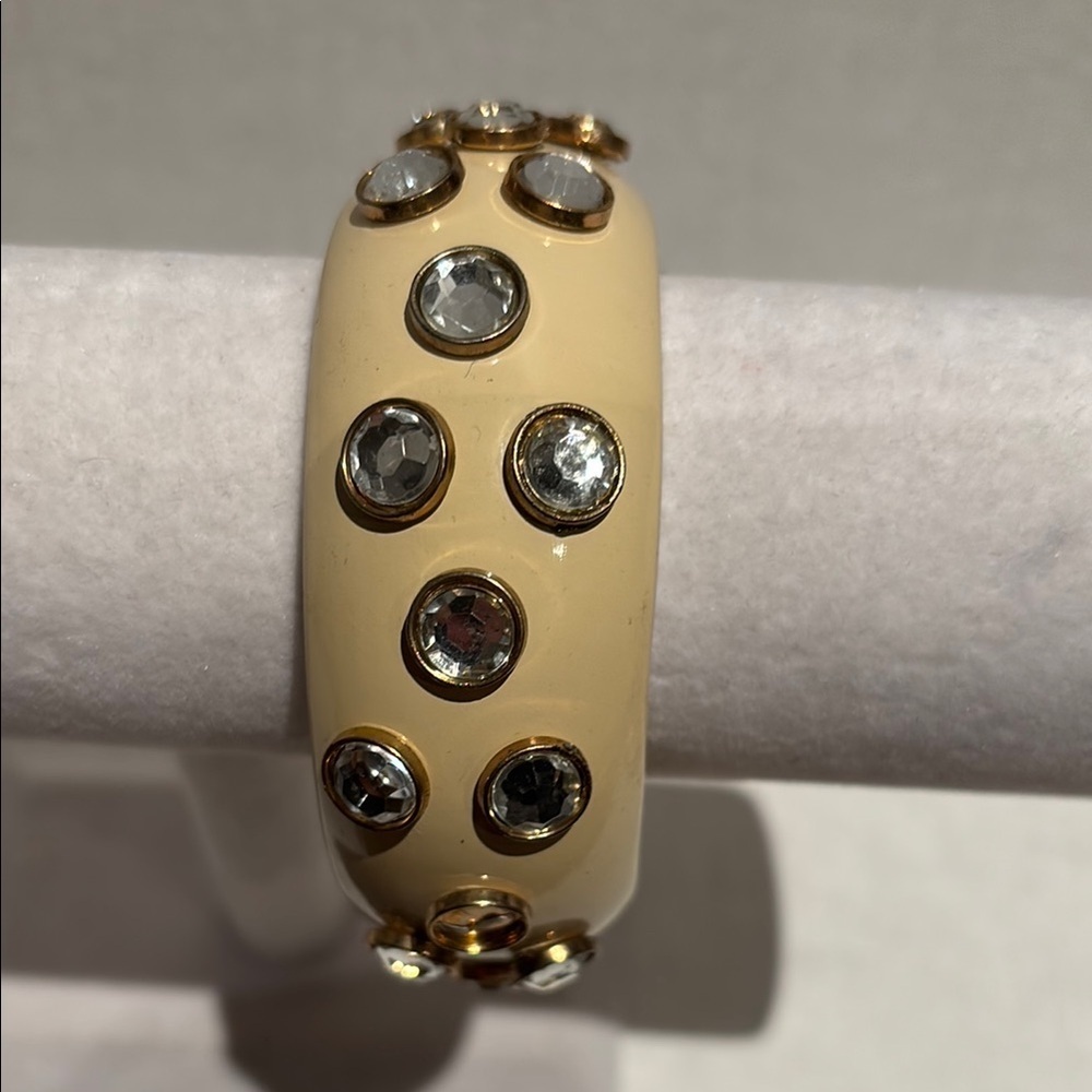 Elegant Gold and Cream Bracelet